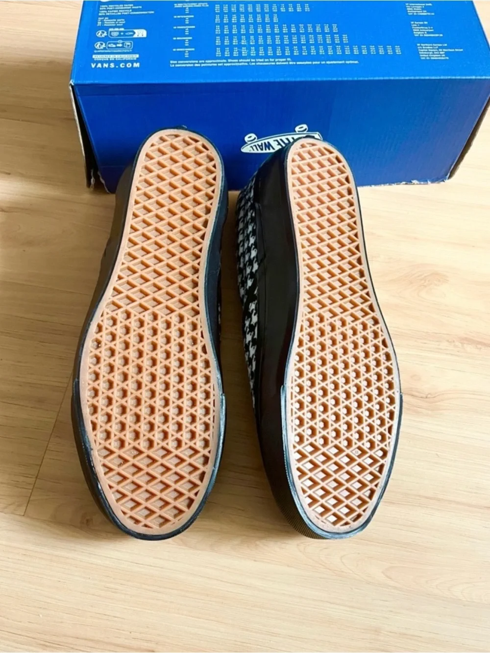 Vans Premium Classic Slip-On Shoe Houndstooth Black / White Women 11.5Mens 10.0